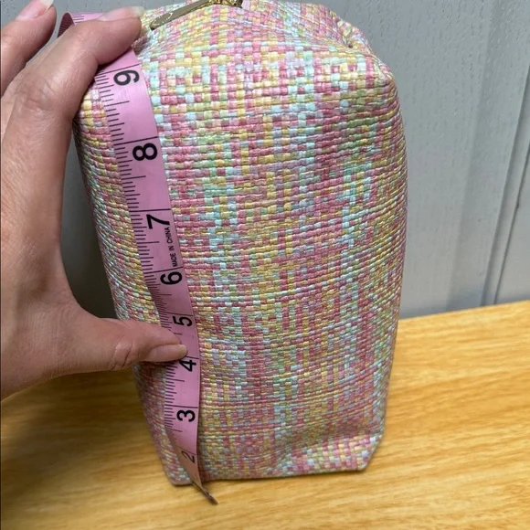 Vince Camuto Pastel Woven Cosmetic Bag 💕 - Picture 16 of 17